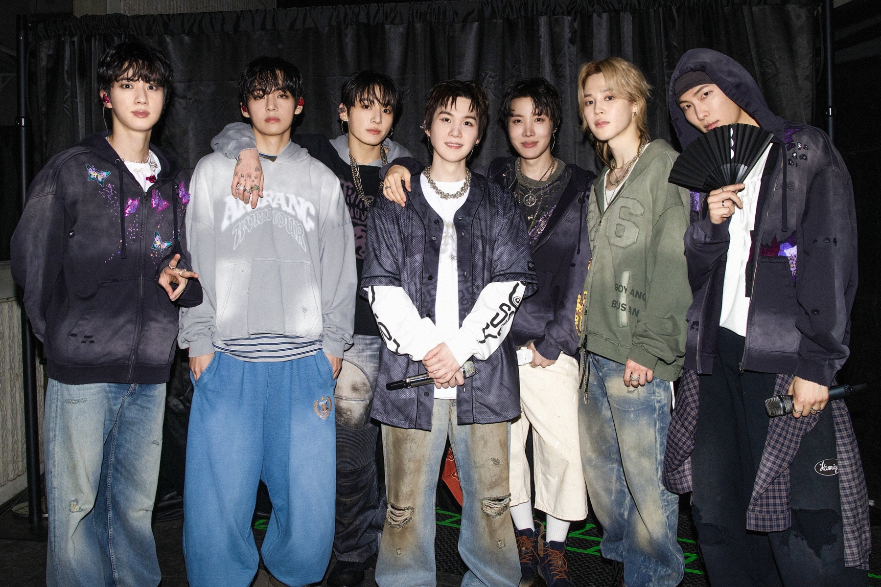 Watch: BTS Takes 1st Win For B-Side “2.0” On “Inkigayo”; Performances By TXT, Santos Bravos, And More缩略图