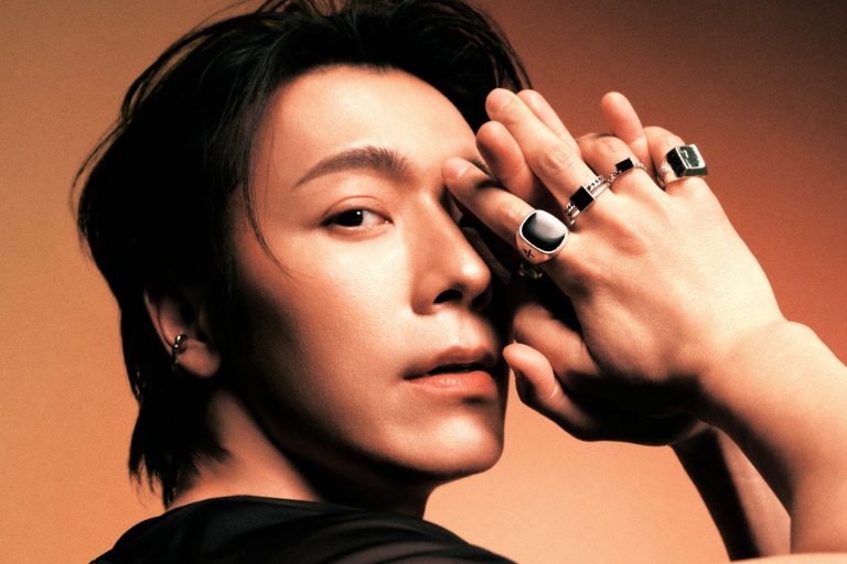 Donghae Achieves Highest 1st-Week Sales Of Any Solo Album By A Super Junior Member With “ALIVE”缩略图