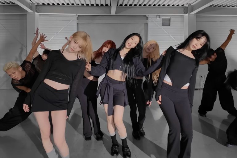 Watch: LE SSERAFIM Takes Headbanging Seriously In New “CELEBRATION” Dance Practice Videos缩略图