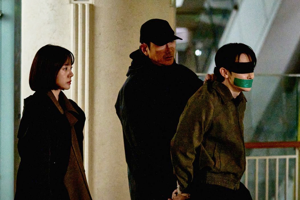 Im Soo Jung And Ha Jung Woo Kidnap Kim Jun Han In “Mad Concrete Dreams”缩略图