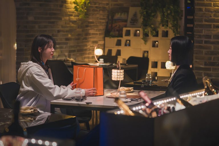 Uhm Hyun Kyung Receives Unexpected Gift From Yoon Da Young On First Day As Intern In “Our Happy Days”缩略图
