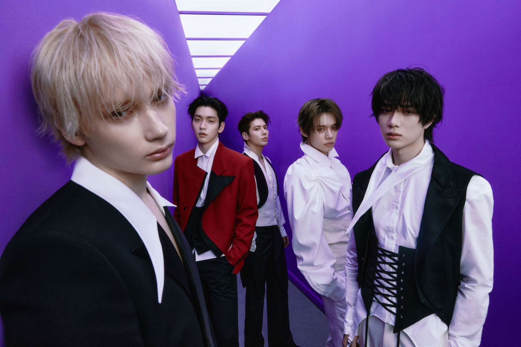 TXT Makes History As 1st Foreign Artist To Top Oricon Weekly Chart With 14 Consecutive Albums缩略图