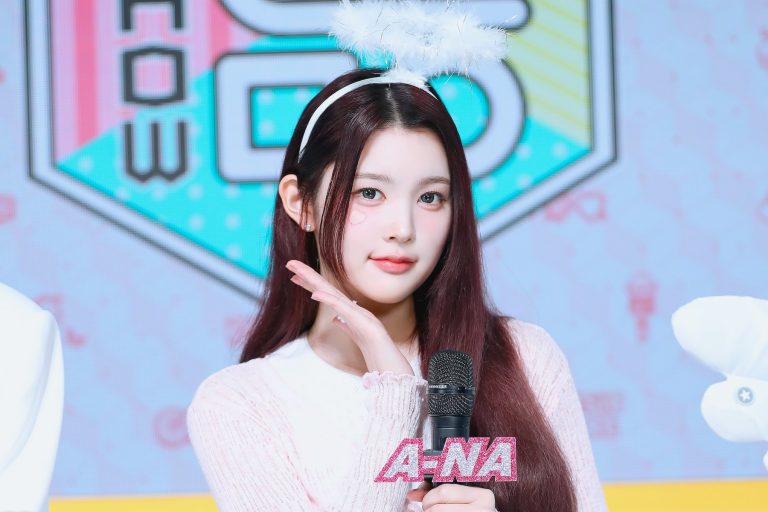 Hearts2Hearts’ A-Na To Step Down From “Music Core” MC Position缩略图