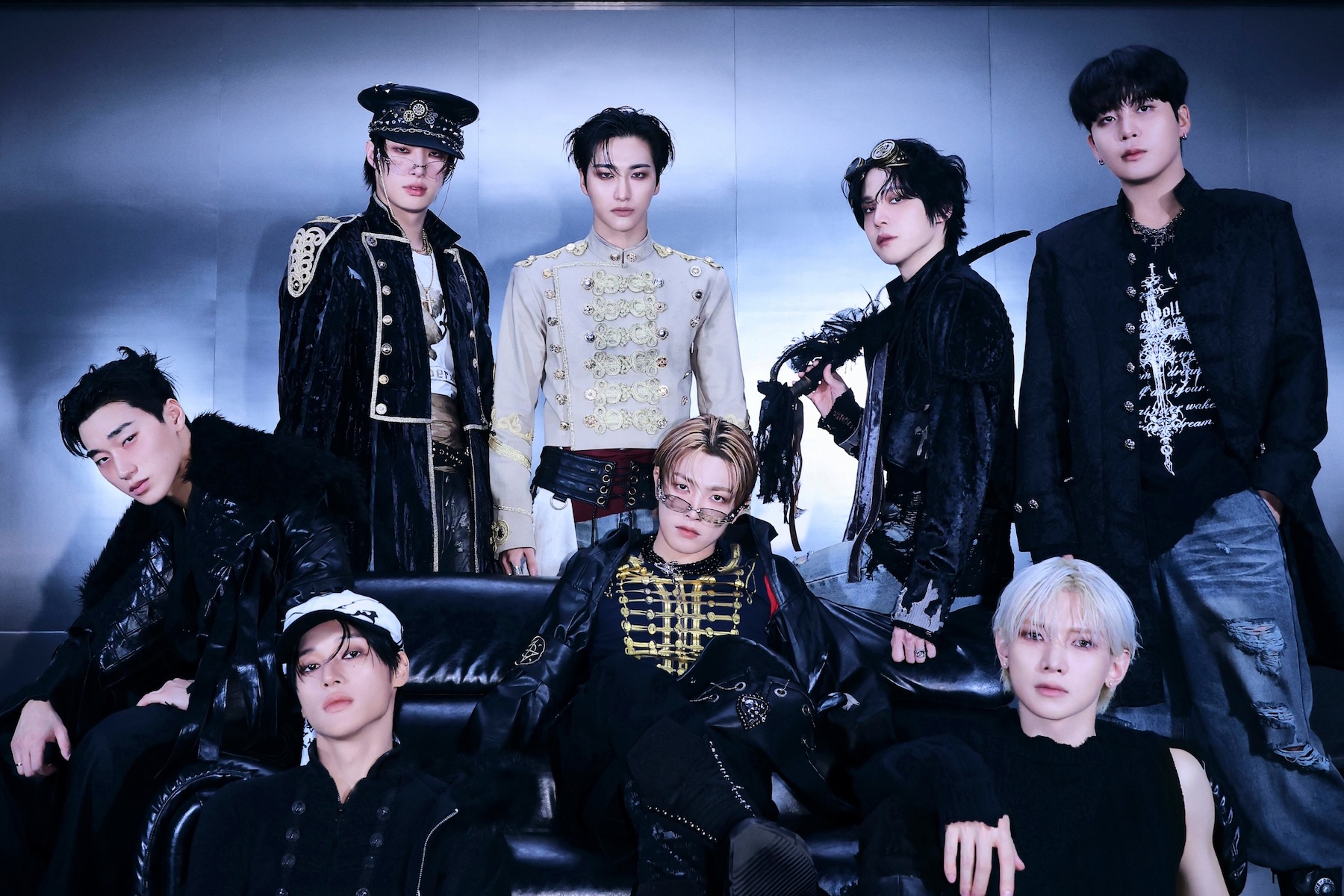 ATEEZ Drops First Teaser For Version 3 Of Official Light Stick缩略图