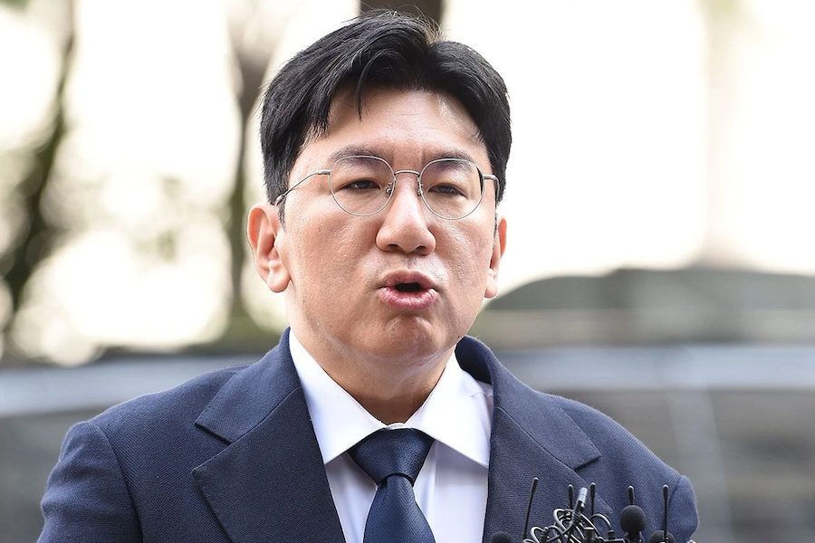 Police Issues Arrest Warrant For HYBE Chairman Bang Si Hyuk缩略图