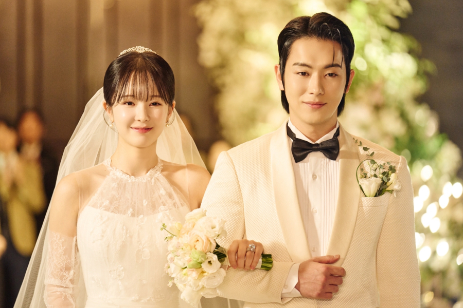 Baek Seo Ra And An Woo Yeon Walk Down The Aisle With Contrasting Emotions In “Doctor Shin”缩略图