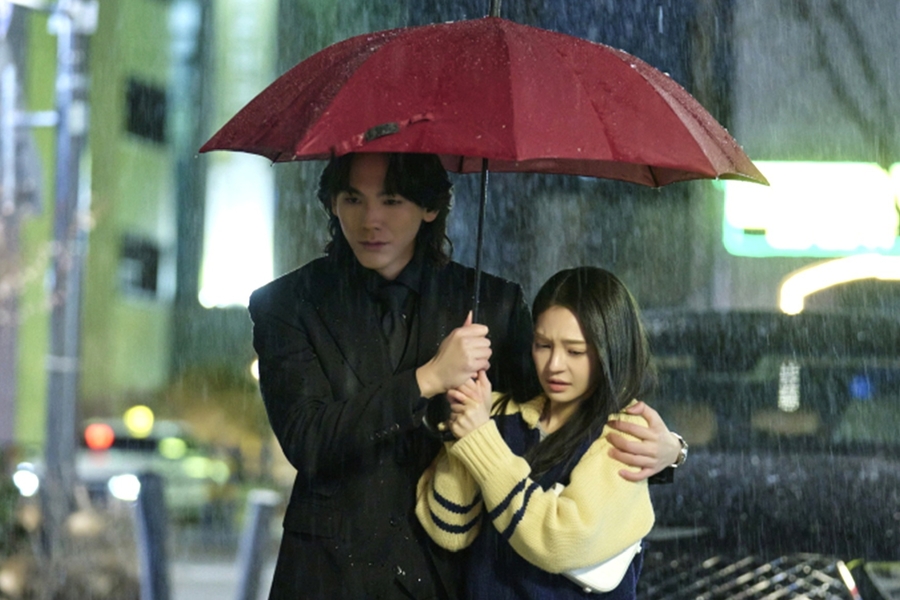 Jung E Chan And Joo Se Bin Slowly Grow Closer In “Doctor Shin”缩略图