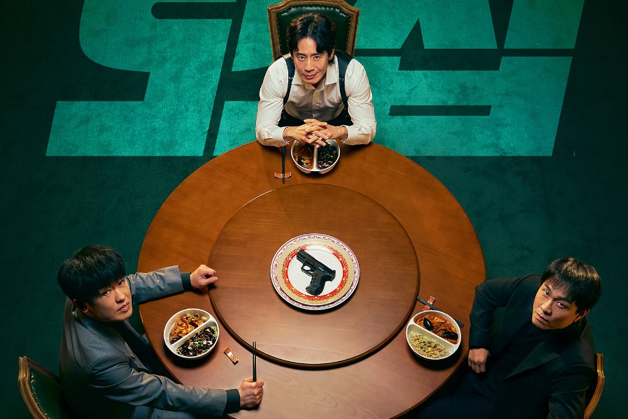 Shin Ha Kyun, Oh Jung Se, And Heo Sung Tae Look Up With Tense Gazes In New Drama “Fifties Professionals” Posters缩略图