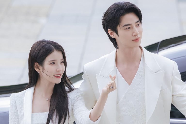 IU And Byeon Woo Seok Step Into Pre-Marriage Life In “Perfect Crown”缩略图
