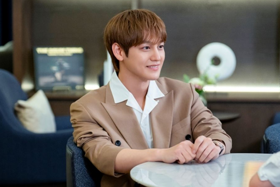 Kim Bum Is A Flirtatious Executive Director Pursuing Chae Won Bin In “Sold Out On You”缩略图