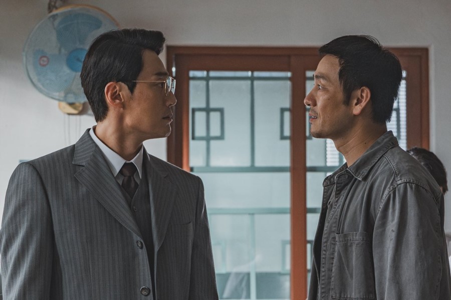 Park Hae Soo Proposes A Deal That Lee Hee Joon Can’t Refuse In “The Scarecrow”缩略图