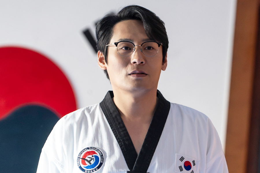 Choi Dae Hoon Is A Former Secret Agent Running Neighborhood Taekwondo Studio In “Agent Kim Reactivated”缩略图