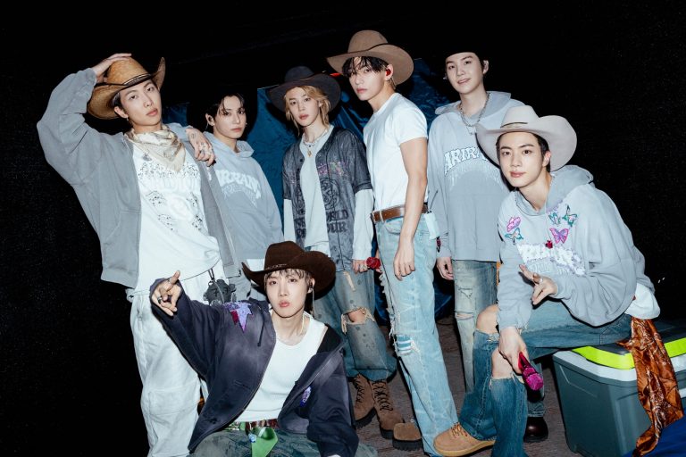 BTS Continues Record-Breaking Run In Top 10 Of Billboard 200缩略图