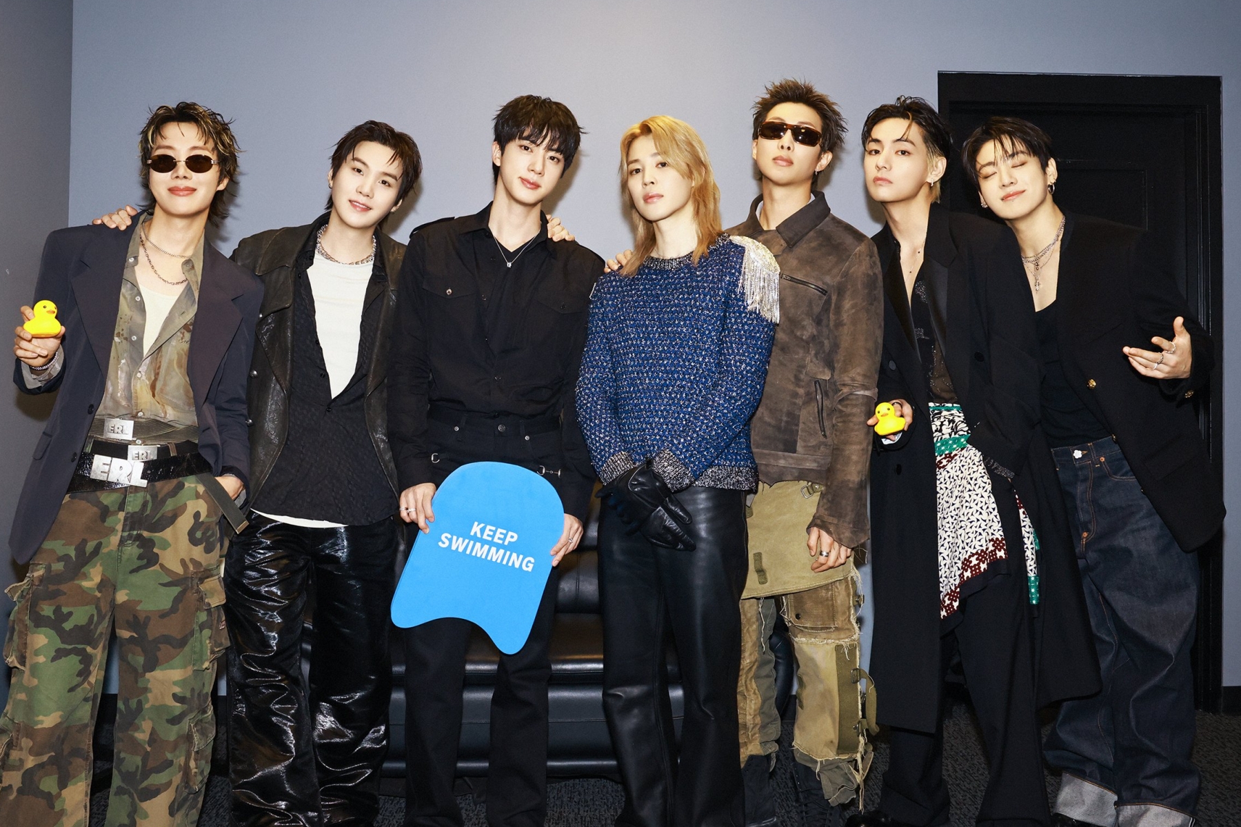 BTS’s “ARIRANG” Climbs Back Up Billboard 200 In Record-Breaking 10th Week In Top 10缩略图