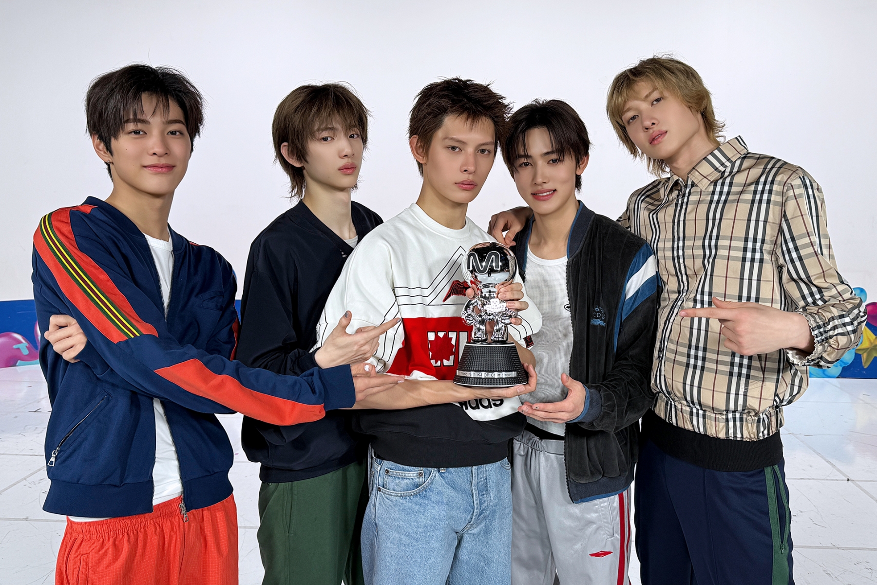 Watch: CORTIS Takes 1st-Ever Win On “M Countdown” With “REDRED”; Performances By ILLIT, KATSEYE, And More缩略图
