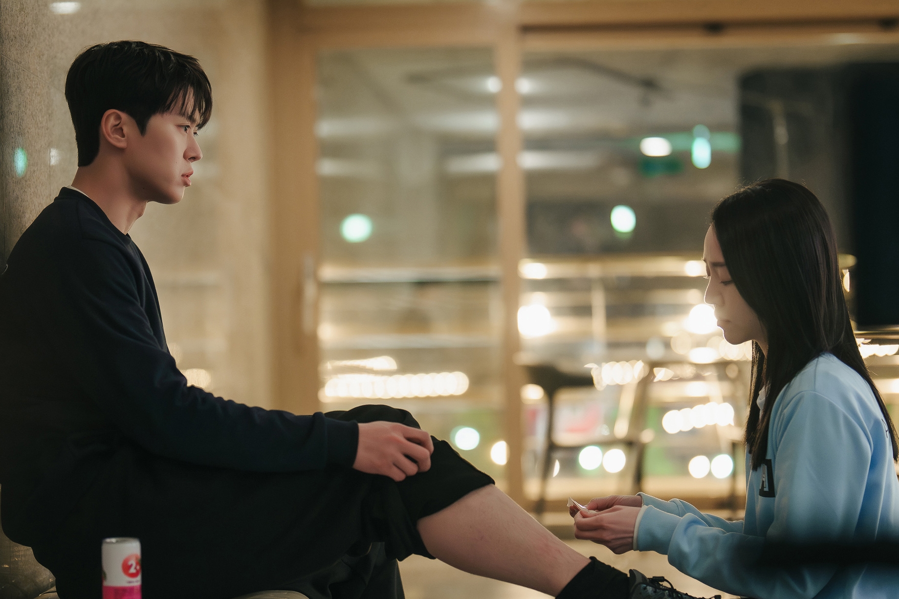 Shin Hae Sun Tends To An Injured Gong Myoung In “Filing For Love”缩略图