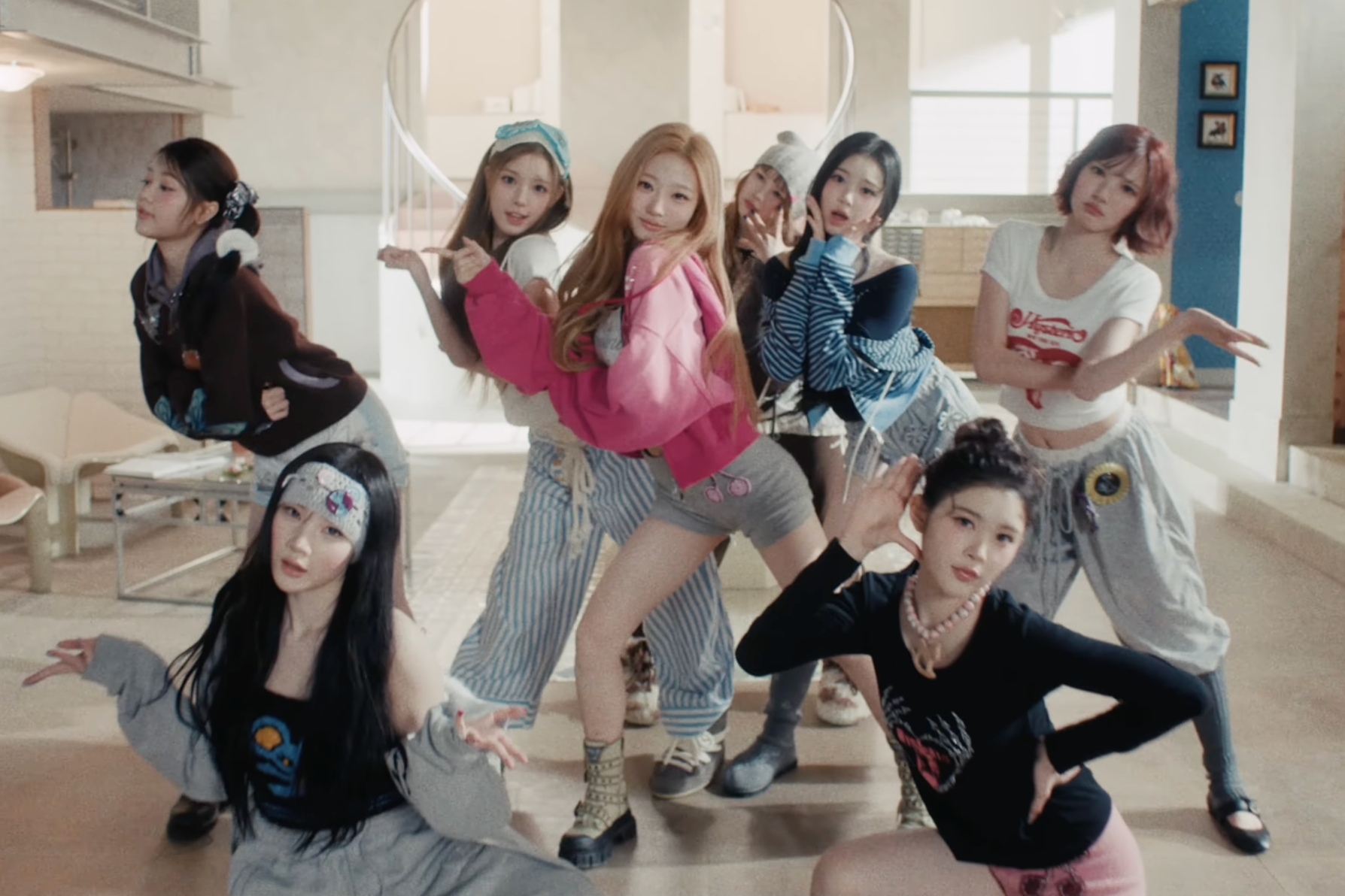 Hearts2Hearts’ “RUDE!” Becomes Their 1st MV To Hit 100 Million Views缩略图