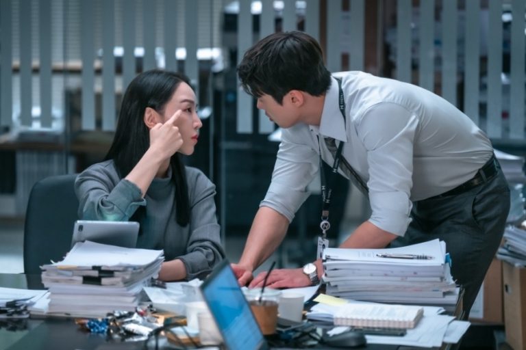 Shin Hae Sun And Gong Myoung Can’t Hide Their Affection In The Office On “Filing For Love”缩略图