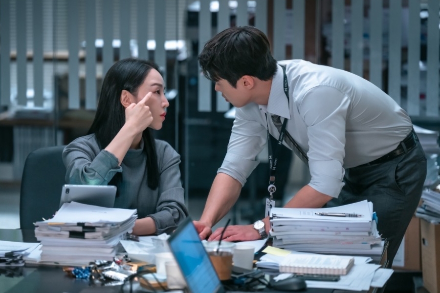 Shin Hae Sun And Gong Myoung Can’t Hide Their Affection In The Office On “Filing For Love”缩略图