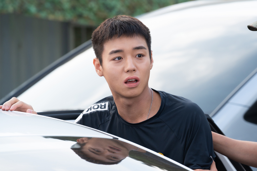 Park Ji Hoon Lands In Crisis After Superior Faints From His Cooking In “The Legend Of Kitchen Soldier”缩略图
