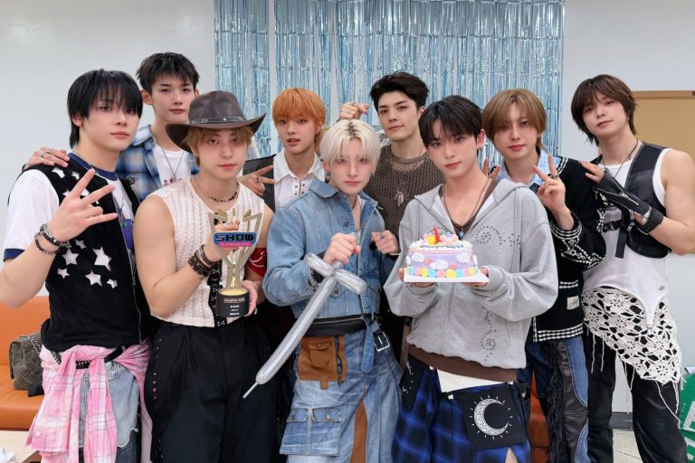 Watch: &TEAM Takes 1st Win For “We On Fire” On “Show Champion”; Performances By Xdinary Heroes, CLOSE YOUR EYES, And More缩略图