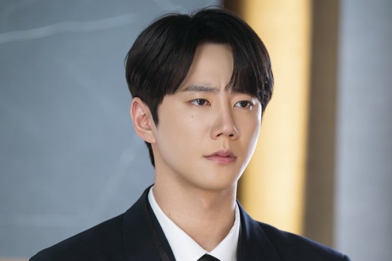 Lee Jun Young Transforms Into A Rookie Employee With Impressive Capabilities In “Reborn Rookie”缩略图