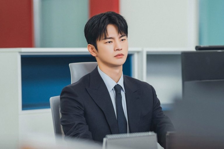 Seo In Guk Transforms Into A Stoic Boss In New Drama “See You At Work Tomorrow!”缩略图