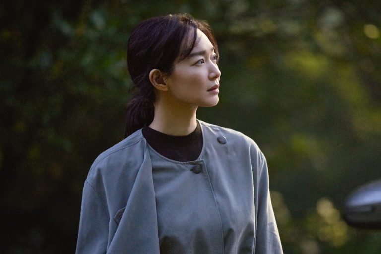 Shin Min Ah Transforms Into Twin Sisters With Visual Impairments In New Thriller Film缩略图