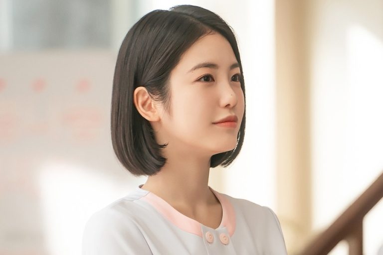 Shin Ye Eun Transforms Into A Caring Nurse With A Hidden Secret In “Doctor On The Edge”缩略图