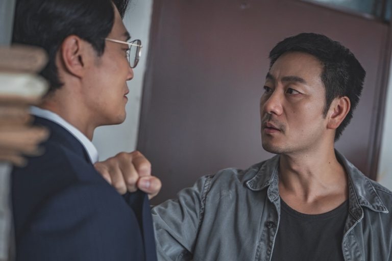 Park Hae Soo Grabs Lee Hee Joon By The Collar In Explosive Confrontation In “The Scarecrow”缩略图