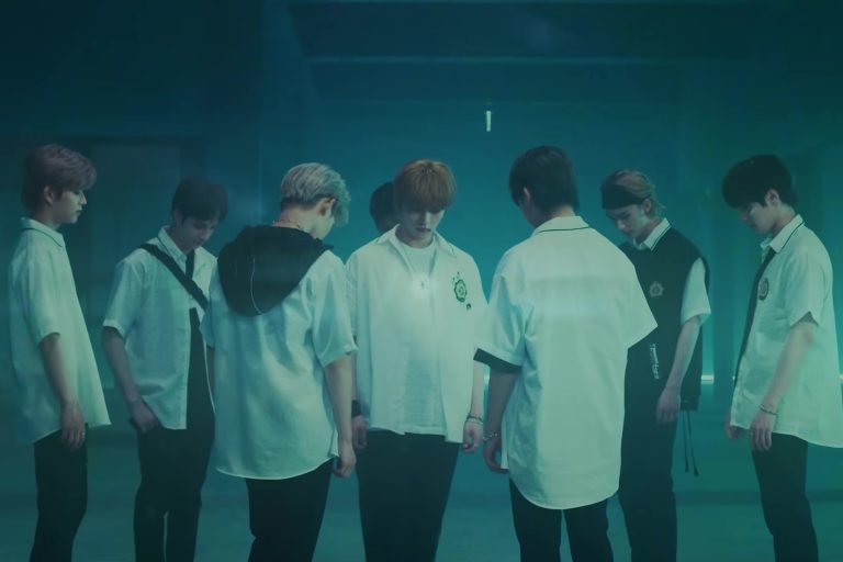 Stray Kids’ “Easy” Becomes Their 20th Group MV To Hit 100 Million Views缩略图
