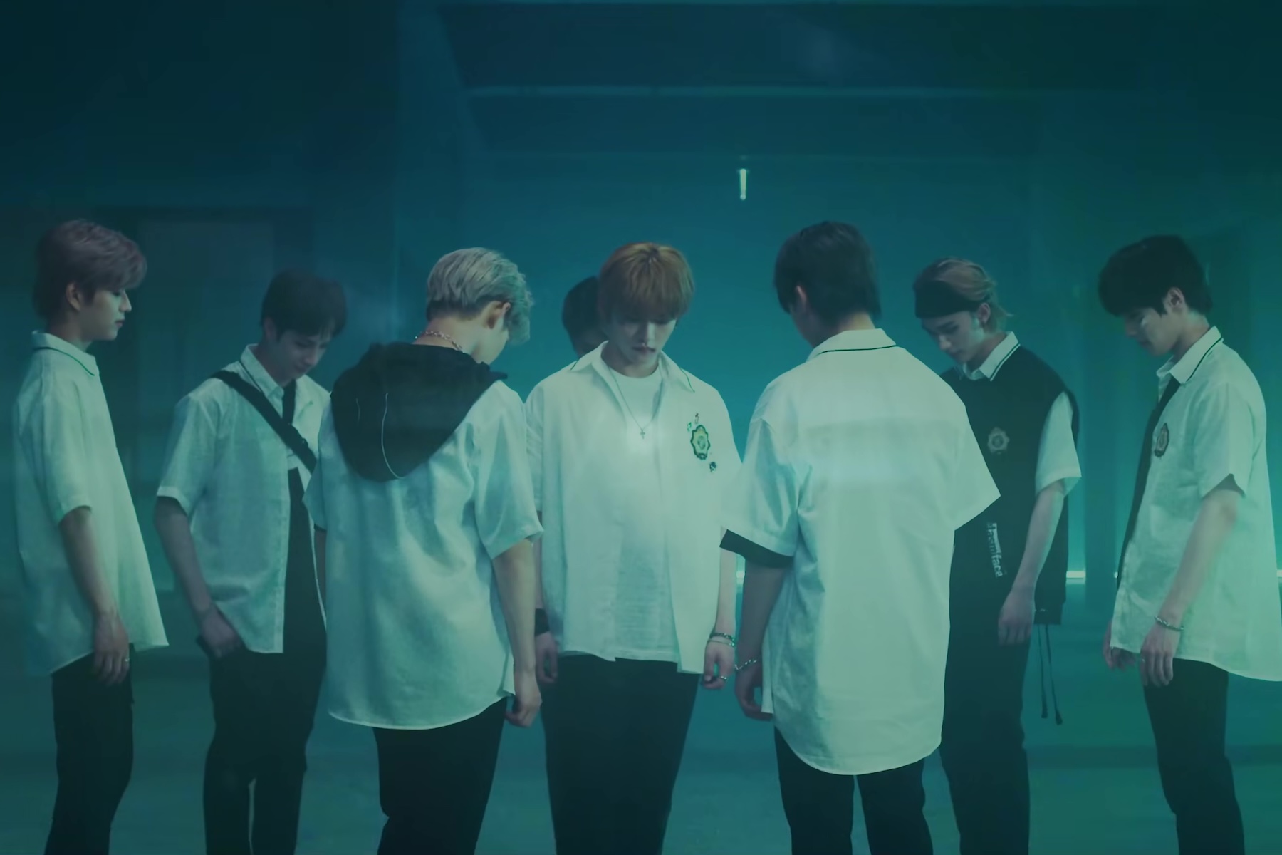 Stray Kids’ “Easy” Becomes Their 20th Group MV To Hit 100 Million Views缩略图