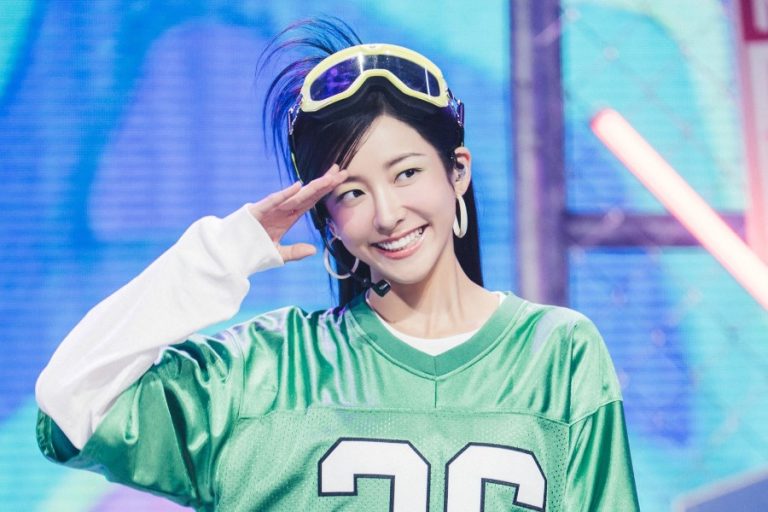 Park Ji Hyun Transforms Into The Charming Center Of Co-Ed Group TRIANGLE In New Film “Wild Sing”缩略图