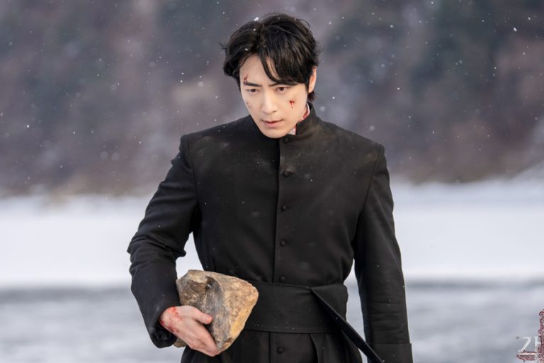 Lee Jun Hyuk Is An Exorcist Priest Investigating Mysterious Student Deaths In New Occult Drama缩略图