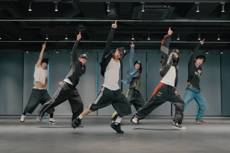 Watch: RIIZE Shows You How To “Do your dance” In High-Energy Dance Practice Video缩略图