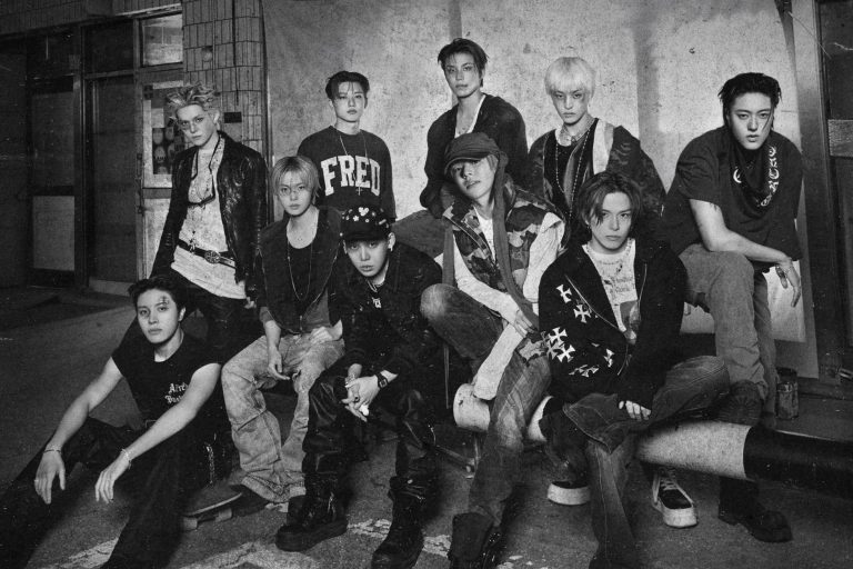 TREASURE Breaks Their 1st-Day Sales Record + Tops iTunes Charts Worldwide With “NEW WAV”缩略图