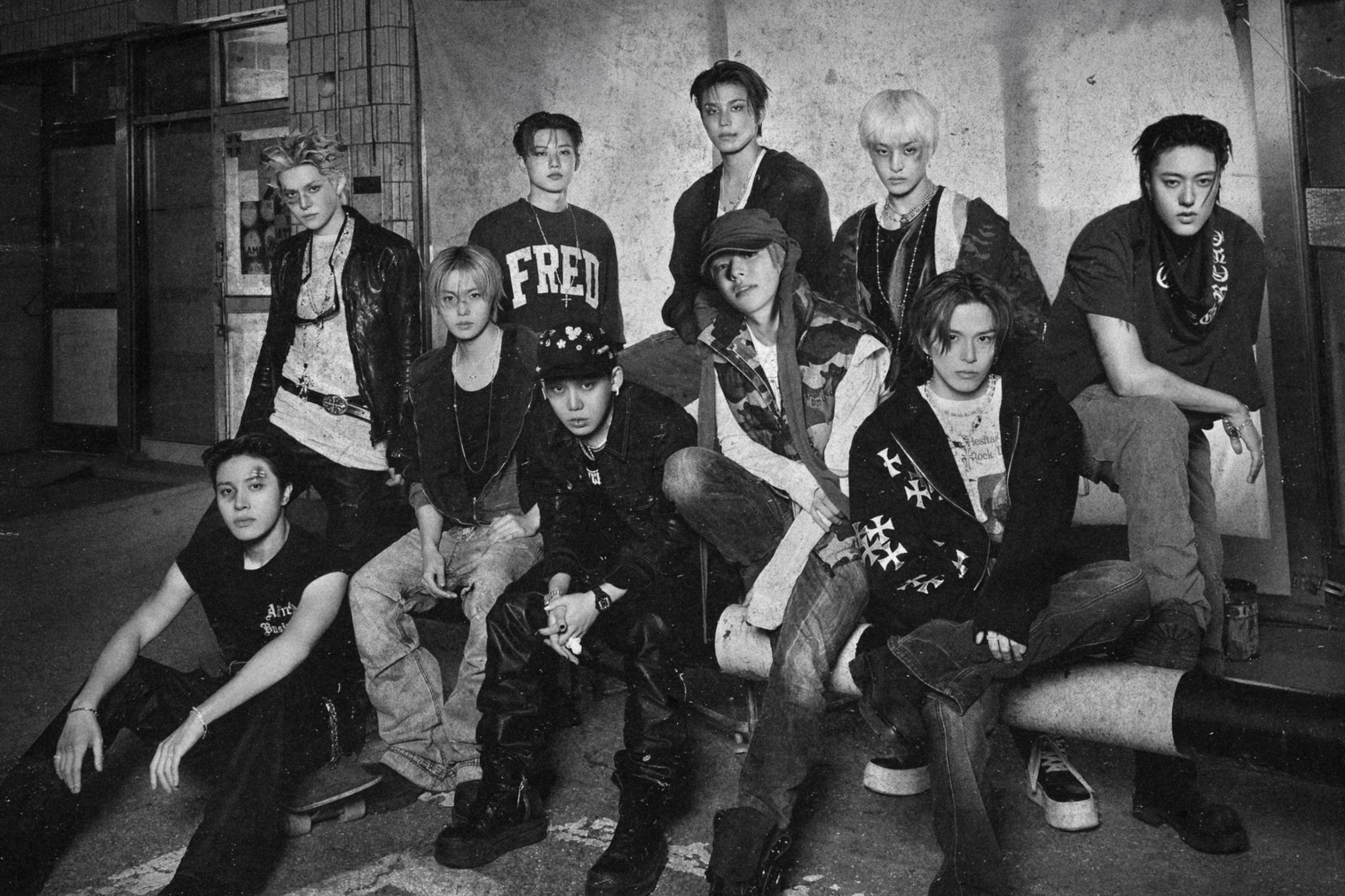 TREASURE Breaks Their 1st-Day Sales Record + Tops iTunes Charts Worldwide With “NEW WAV”缩略图