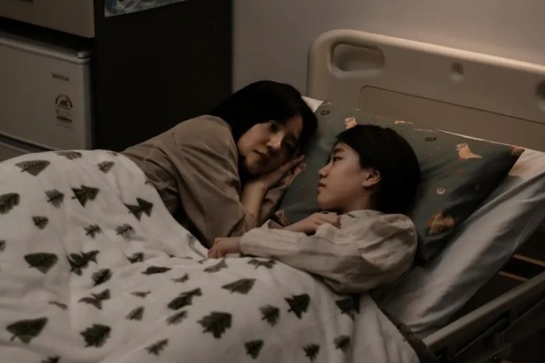 Park So Yi Reunites With Mother Lim Soo Jung After Waking From A 3-Year Coma In “The Second Child”缩略图