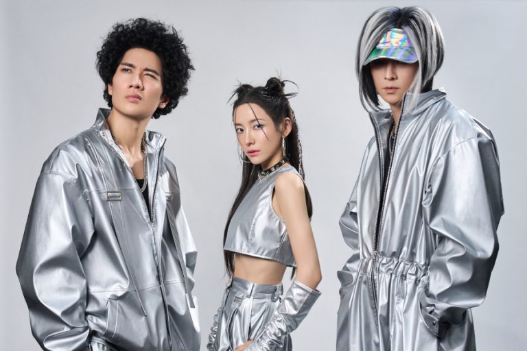 Kang Dong Won, Um Tae Goo, And Park Ji Hyun Stun In Retro-Futuristic Concept Photos For “Wild Sing”缩略图