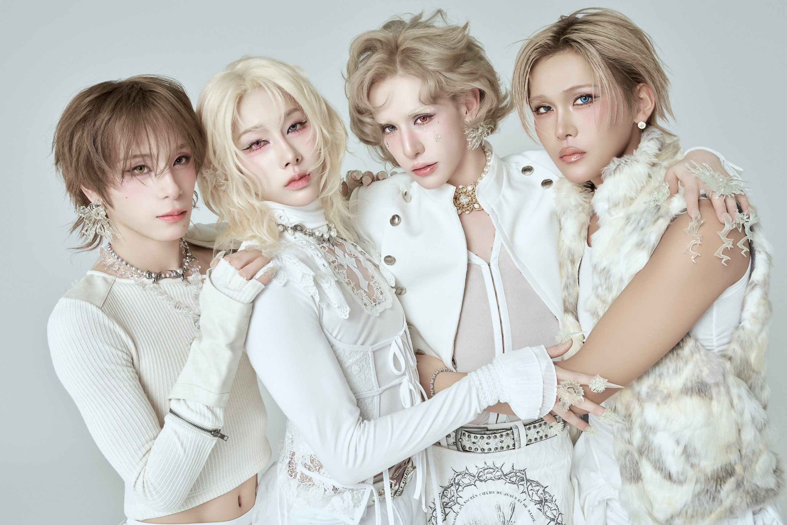 XLOV Nearly Triples Their 1st-Week Sales Record With “I,God”缩略图