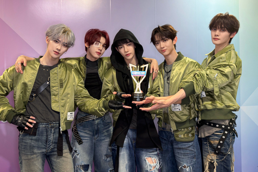 Watch: AND2BLE Takes 2nd Win For “Curious” On “Show Champion”; Performances By XLOV, ALPHA DRIVE ONE, And More缩略图