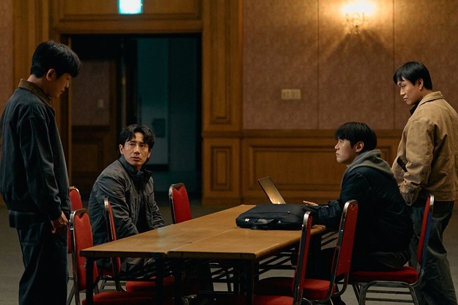 Shin Ha Kyun, Oh Jung Se, Heo Sung Tae, And Lee Hak Joo Join Forces Against Common Enemy In “Fifties Professionals”缩略图