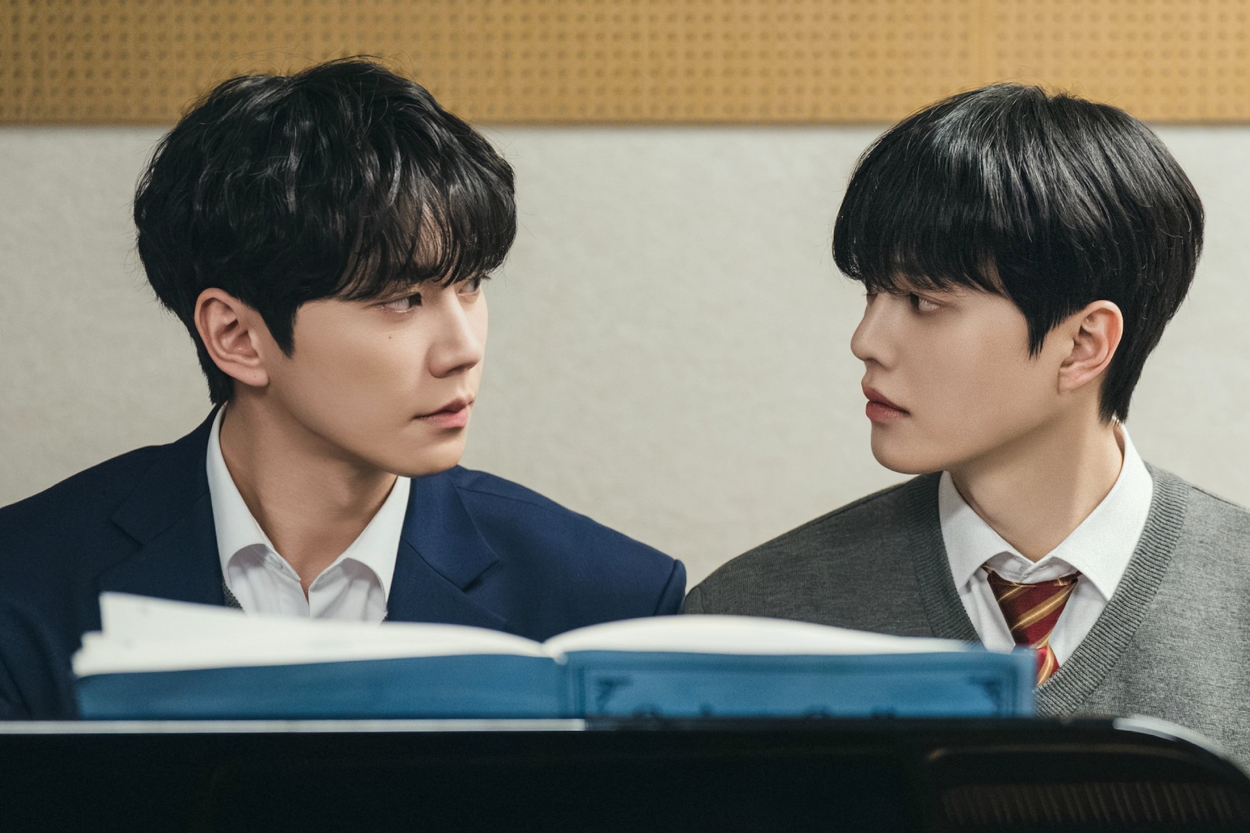 “Four Hands, Two Sonatas” Shares New Concept Photos Of Song Kang And Lee Jun Young缩略图