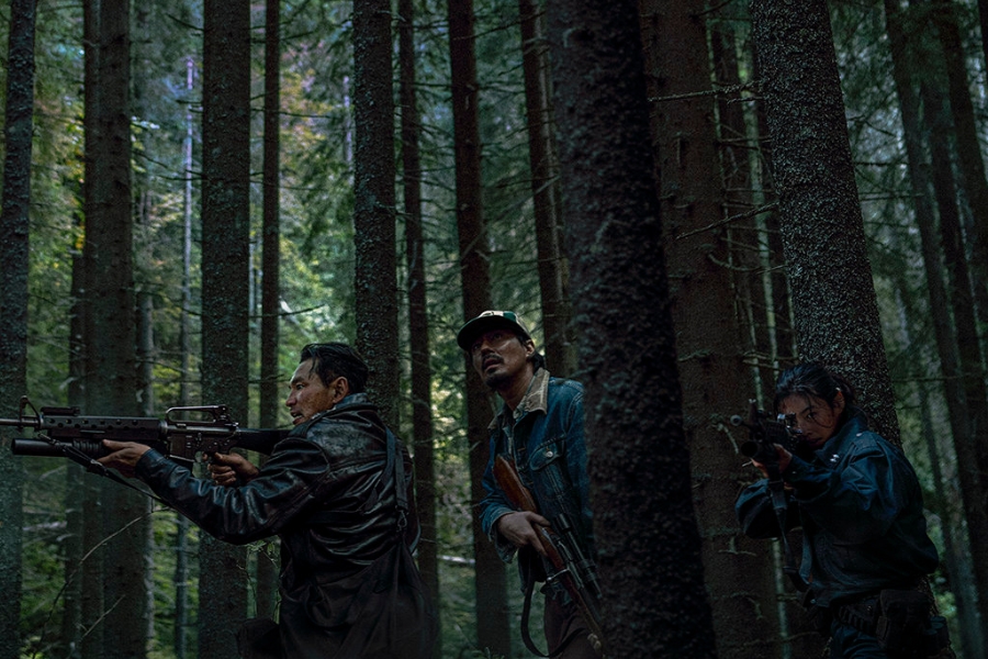Hwang Jung Min, Zo In Sung, And Jung Ho Yeon Aim Their Guns At Alien Threat In New Film “HOPE”缩略图