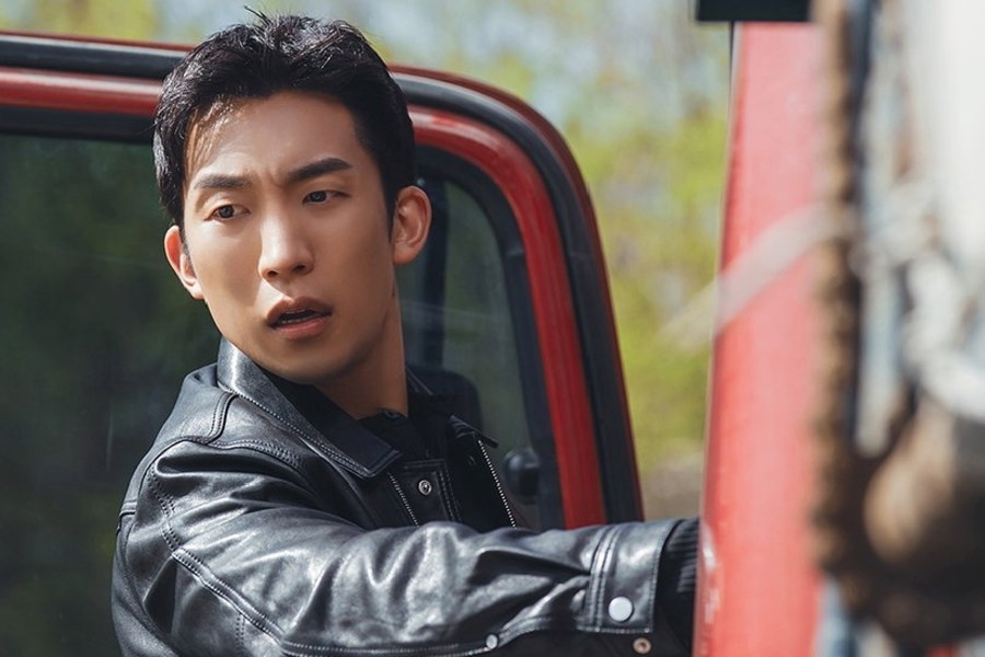 Lee Sang Yi Is A Detective With A Painful Past And A Firm Belief In The Legal System In New Action Drama缩略图
