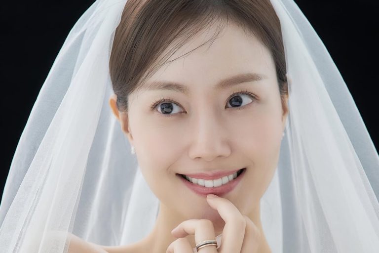 Moon Chae Won Drops More Wedding Photos缩略图