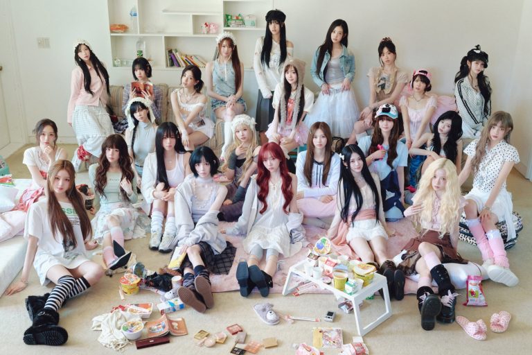 tripleS Breaks Their 1st-Week Sales Record With “LOVE & POP” pt.1缩略图