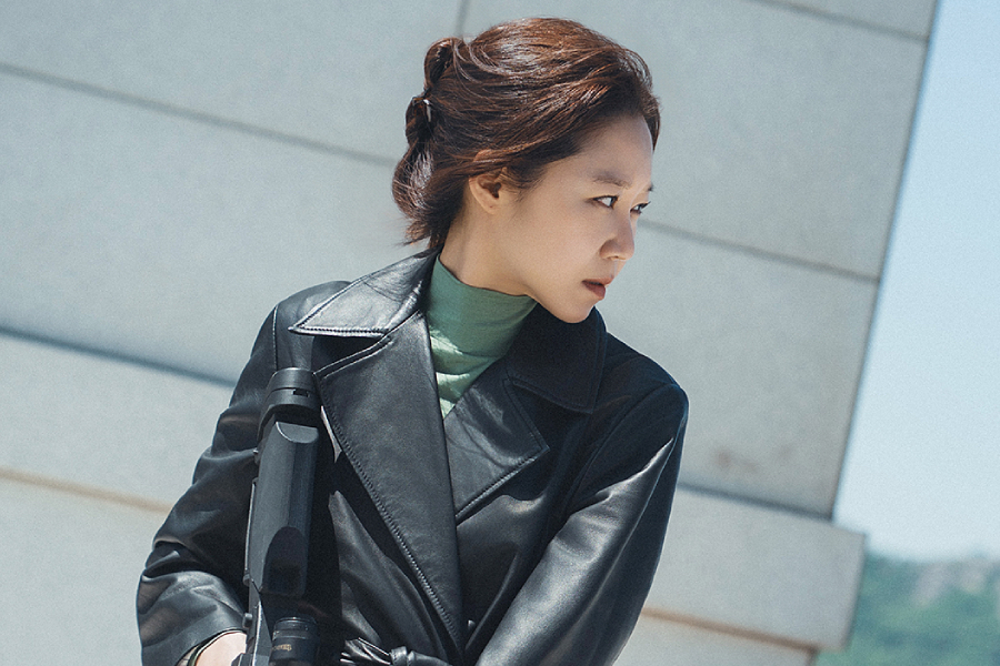 Kong Hyo Jin Returns As Legendary Sniper For Her First Mission After Maternity Leave In “A Bona Fide Killer”缩略图