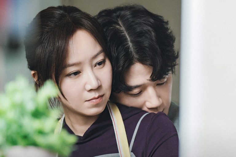 Kong Hyo Jin And Jung Jun Won’s Sweet Married Life Is Tested By A Dangerous Secret In “A Bona Fide Killer”缩略图