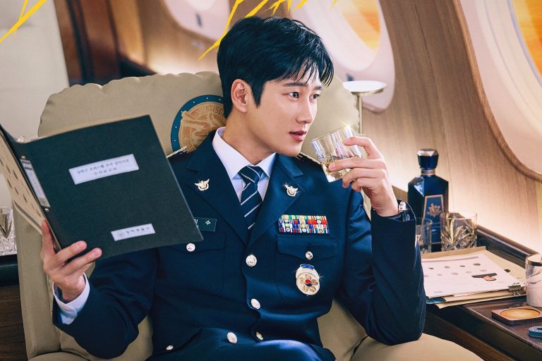 Ahn Bo Hyun Is Back And More Confident Than Ever In “Flex X Cop 2” Poster缩略图